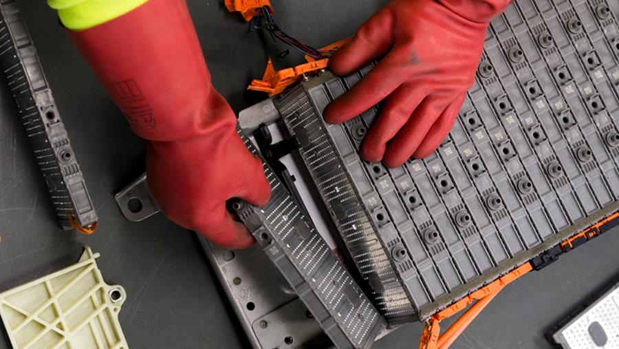 Vous recyclez séparément les piles et batteries au li-ion et plomb ? Merci !