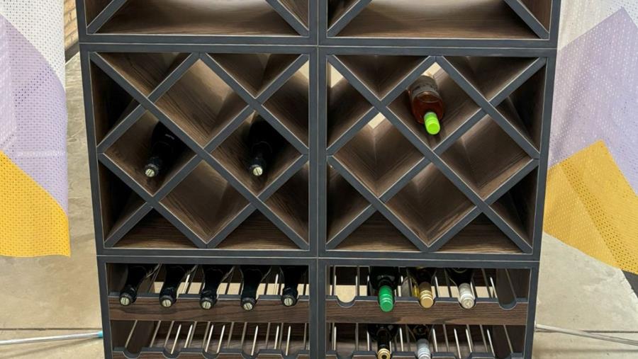 Armoire à vin moderne aux lignes épurées