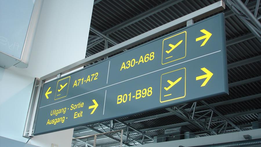 Une étude préconise la présence de DEA à bord des avions